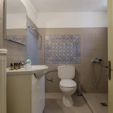 Ev Zin Mouria בית נופש *