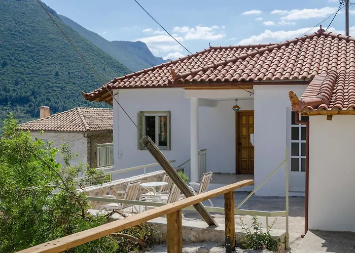 Ev Zin Mouria Leonídion