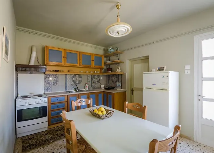 Ev Zin Mouria * Leonídion